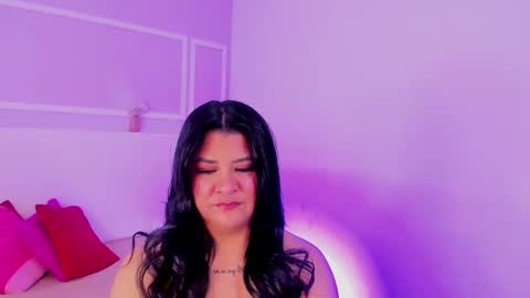 tiannagloww online show from 02.14.26