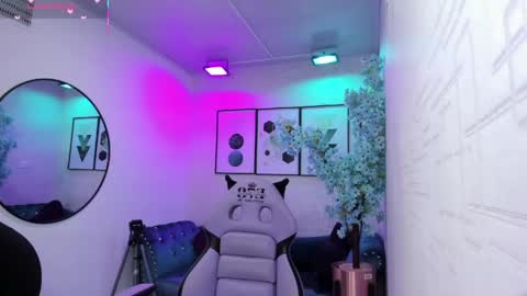 Tiara  online show from 04.14.26