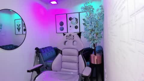 Tiara  online show from 04.19.26