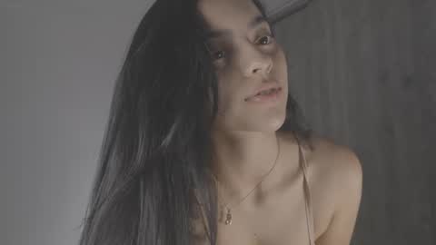 Tiaraaa 02 online show from 03.10.25