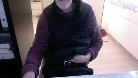 Snapshot of tiburzio chatting on 12.08.24 tiburzio online show from 12.08.24