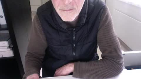 Snapshot of tiburzio chatting on 12.14.24 tiburzio online show from 12.14.24