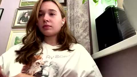 Snapshot of tierraclement chatting on 06.17.26 Nika online show from 06.17.26