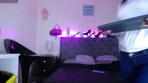 Snapshot of tifanny_nails chatting on 02.24.25 Tifanny Nails online show from 02.24.25