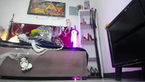 Snapshot of tifanny_nails chatting on 10.23.25 Tifanny Nails online show from 10.23.25