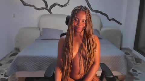 Snapshot of tifanytaylor1_ chatting on 12.20.24 TIFF online show from 12.20.24