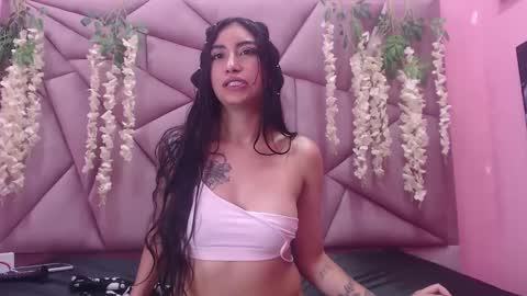Snapshot of tiffani_hott_ chatting on 01.19.25 TIFANI online show from 01.19.25