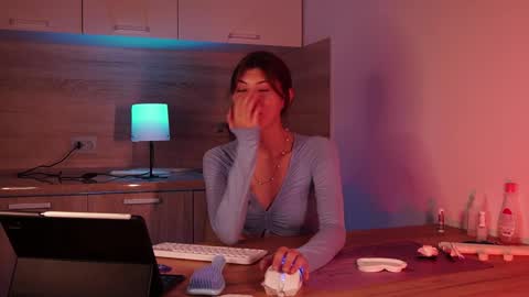 Im here on Fridays Saturdays Sundays  online show from 09.28.25