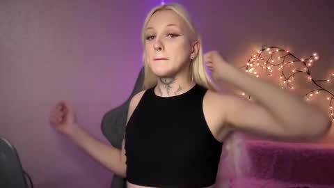 Snapshot of tiffany2005 chatting on 11.05.25 Amira online show from 11.05.25