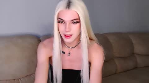 Snapshot of tiffany_smitch chatting on 10.04.25 Tif online show from 10.04.25