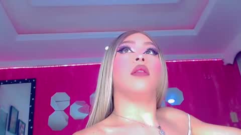 Snapshot of tiffanymackensyy69 chatting on 11.08.25 tiffanymackensyy69 online show from 11.08.25