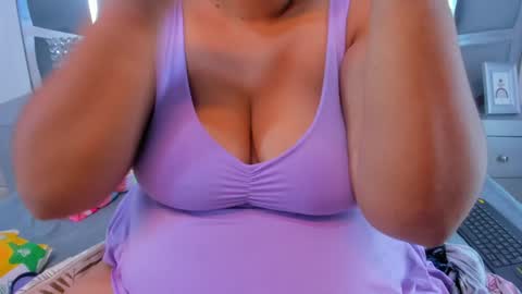 Snapshot of tiffanymiller01 chatting on 12.09.24 Tiffany Miller online show from 12.09.24