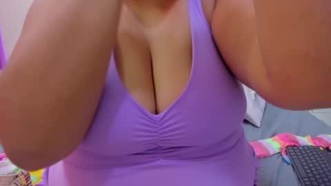 Snapshot of tiffanymiller01 chatting on 12.21.24 Tiffany Miller online show from 12.21.24