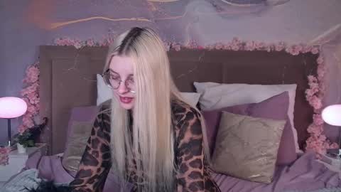 tiffanypeach online show from 03.13.26