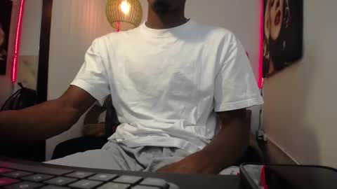 Snapshot of tigga_sall chatting on 09.12.25 Tigga Sall online show from 09.12.25