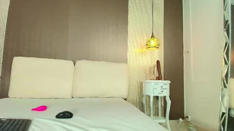 T I F F A N Y online show from 02.27.26