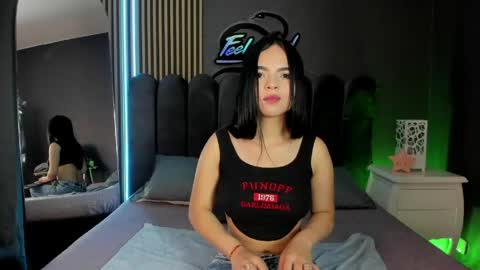Snapshot of tiiny_fg chatting on 06.01.26 tiiny_fg online show from 06.01.26