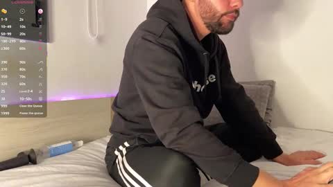 Snapshot of tim_beard chatting on 12.18.25 Tim Beard online show from 12.18.25