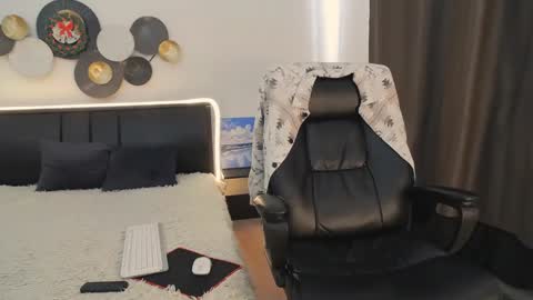 Snapshot of tim_mart chatting on 01.05.25 ask me online show from 01.05.25