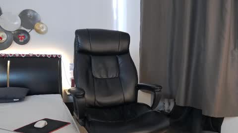 Snapshot of tim_mart chatting on 02.11.25 ask me online show from 02.11.25