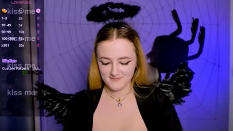 tina_blade_ online show from 10.20.25