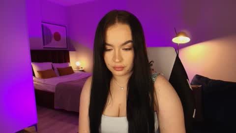 hi im curvy babyface girlie Tina online show from 02.03.26