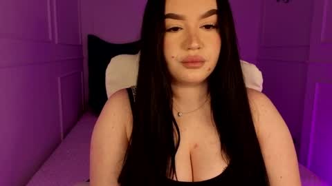 hi im curvy babyface girlie Tina online show from 04.04.26