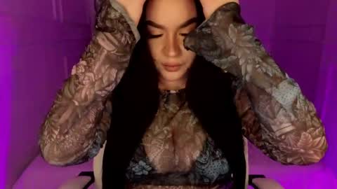 hi im curvy babyface girlie Tina online show from 04.11.26