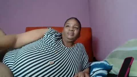 Snapshot of tinagiant chatting on 06.25.26 tinagiant online show from 06.25.26