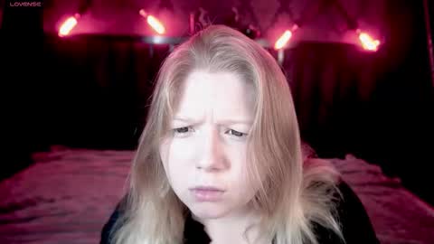 TinkerrBelll online show from 10.11.25