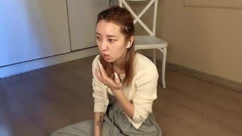 Snapshot of tinki_winkii chatting on 09.25.25 Tina online show from 09.25.25