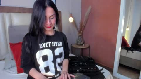 Tina Moon online show from 04.12.26