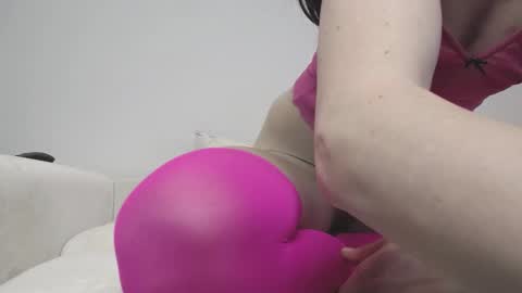 Snapshot of tinnysexygirl chatting on 02.25.25 MissMagicLegs online show from 02.25.25