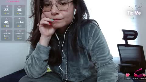 Tiny Caroline online show from 12.17.25