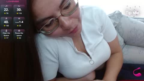 Tiny Caroline online show from 04.17.26