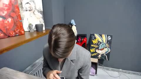 Gloria online show from 10.22.25