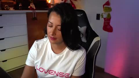 Snapshot of tiny_panther chatting on 12.12.24 Ana Molly online show from 12.12.24