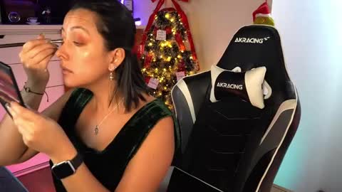 Snapshot of tiny_panther chatting on 12.23.24 Ana Molly online show from 12.23.24