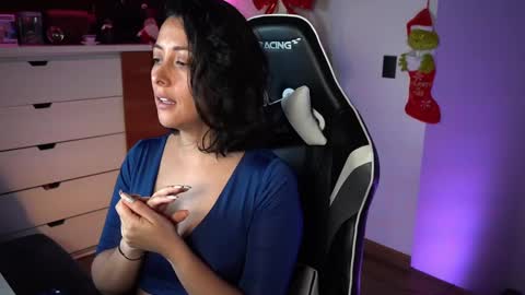 Snapshot of tiny_panther chatting on 01.04.25 Ana Molly online show from 01.04.25