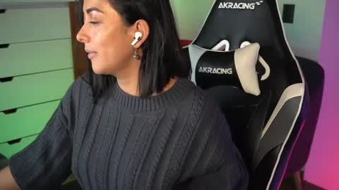 Snapshot of tiny_panther chatting on 01.15.25 Ana Molly online show from 01.15.25