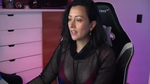 Snapshot of tiny_panther chatting on 01.21.25 Ana Molly online show from 01.21.25