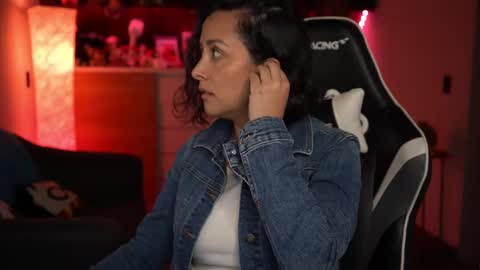 Snapshot of tiny_panther chatting on 03.09.25 Ana Molly online show from 03.09.25