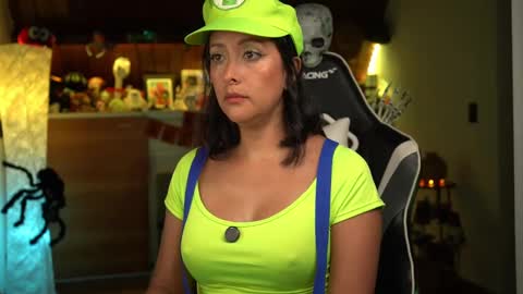 Snapshot of tiny_panther chatting on 10.30.25 Ana Molly online show from 10.30.25