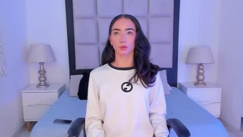 Snapshot of tiny_thomm chatting on 01.08.26 Thomm Independent Model online show from 01.08.26