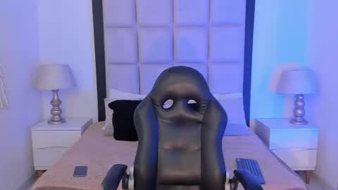 Snapshot of tiny_thomm chatting on 02.07.26 Thomm Independent Model online show from 02.07.26