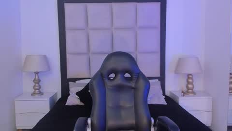 Snapshot of tiny_thomm chatting on 02.20.26 Thomm Independent Model online show from 02.20.26