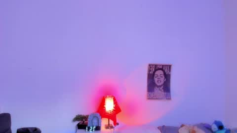 Snapshot of tiny_thomm chatting on 05.30.26 Thomm Independent Model online show from 05.30.26