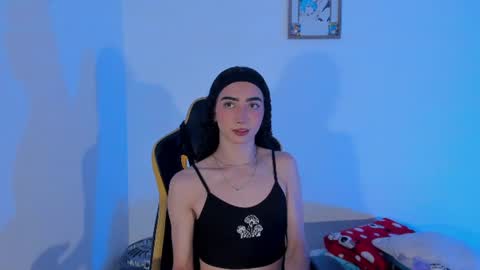 Snapshot of tiny_thomm chatting on 06.25.26 Thomm Independent Model online show from 06.25.26