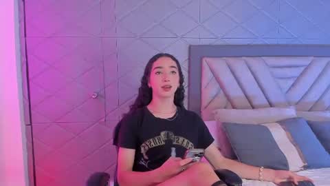 Snapshot of tiny_thomm chatting on 07.11.26 Thomm Independent Model online show from 07.11.26