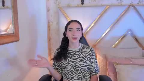 Snapshot of tiny_thomm chatting on 07.12.26 Thomm Independent Model online show from 07.12.26